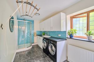 Shower room- click for photo gallery